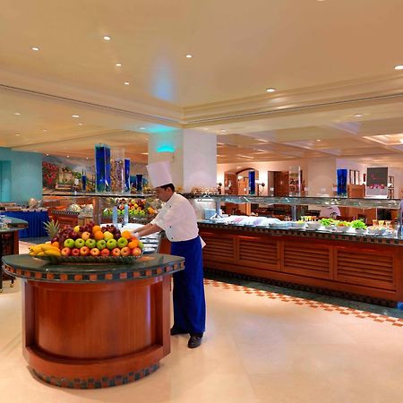 Radisson Blu Hotel, Riyadh Restaurant photo The buffet at the Grand Hyatt Hotel, Dubai