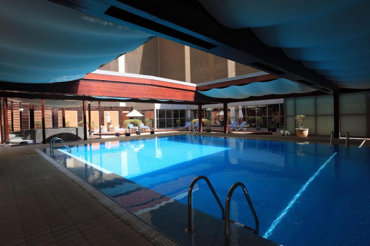Radisson Blu Hotel, Riyadh Exterior photo The pool at the hotel