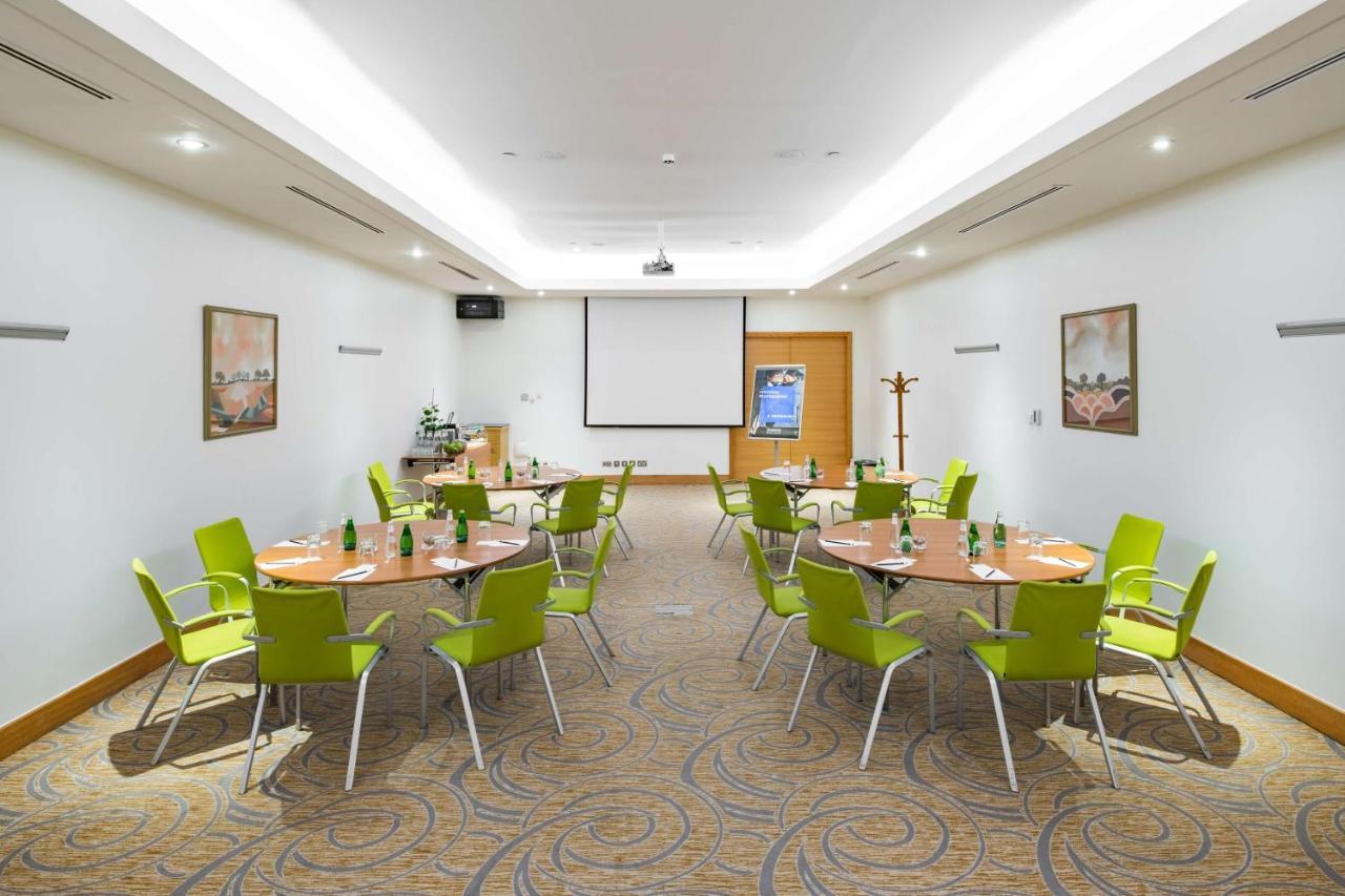 Radisson Blu Hotel, Riyadh Exterior photo Meeting room