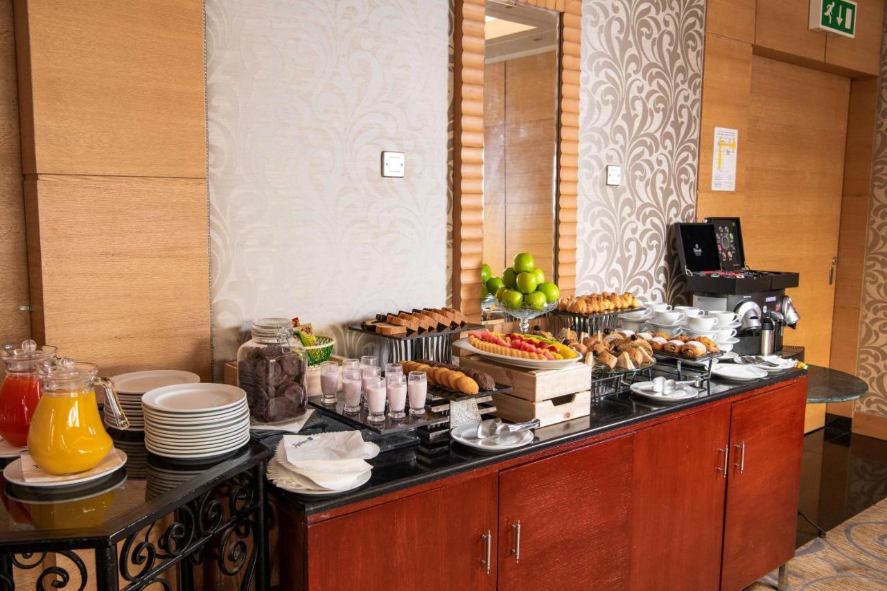 Radisson Blu Hotel, Riyadh Exterior photo A buffet at a hotel