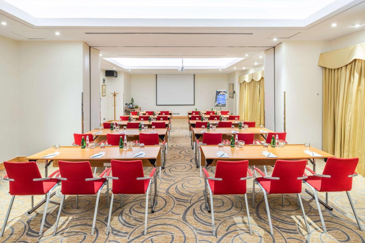 Radisson Blu Hotel, Riyadh Exterior photo Meeting room