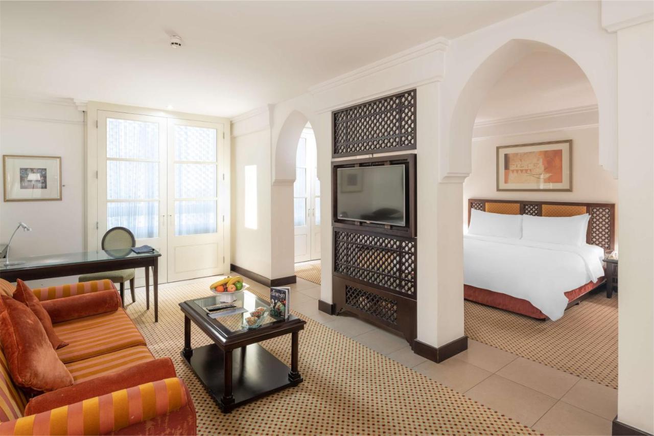Radisson Blu Hotel, Riyadh Exterior photo A suite at the hotel