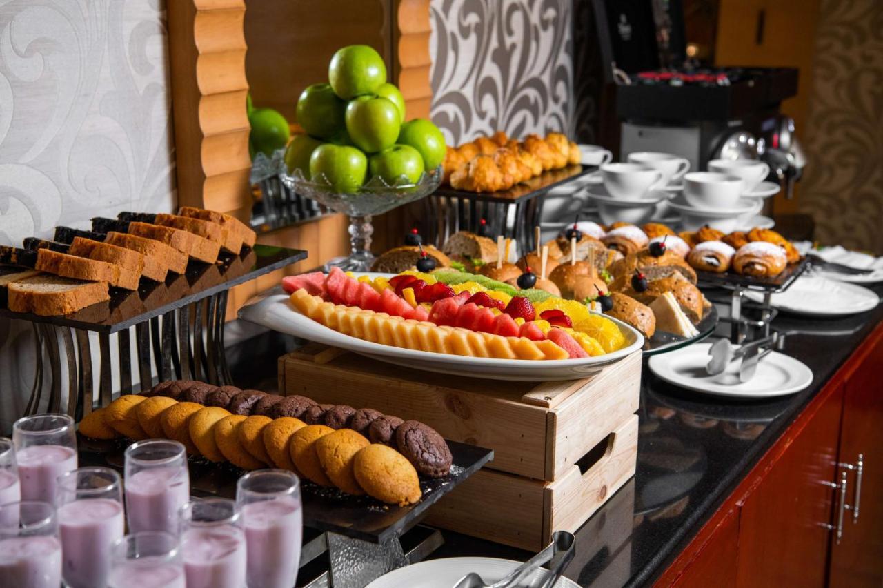 Radisson Blu Hotel, Riyadh Exterior photo A buffet at a hotel