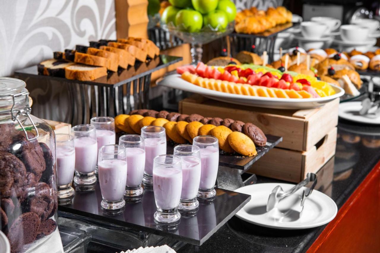 Radisson Blu Hotel, Riyadh Exterior photo A dessert buffet