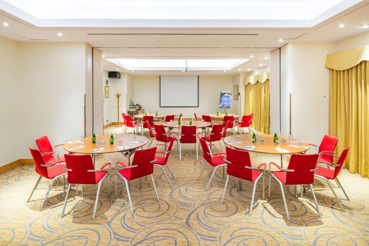 Radisson Blu Hotel, Riyadh Exterior photo Meeting room