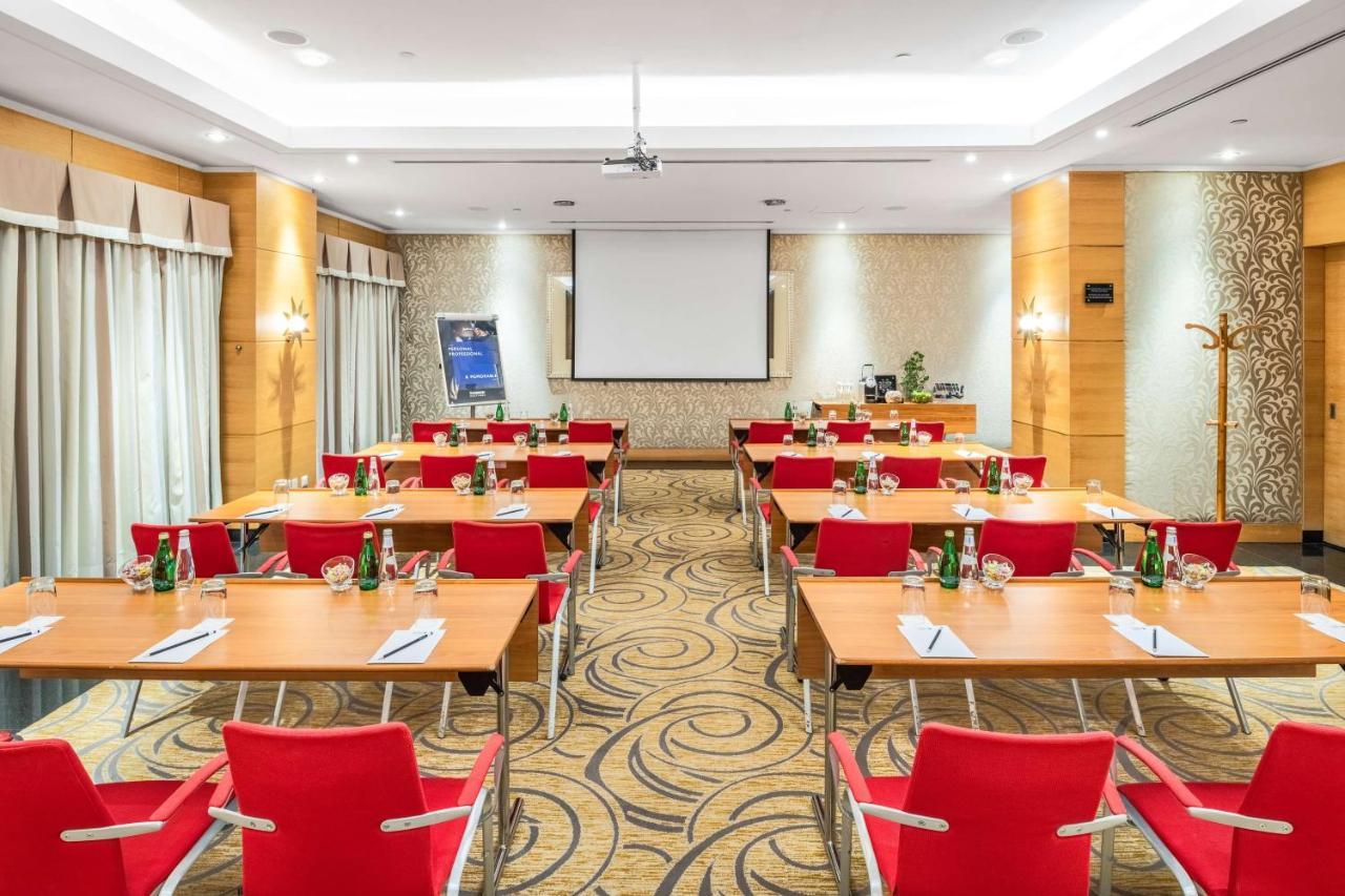 Radisson Blu Hotel, Riyadh Exterior photo Meeting room
