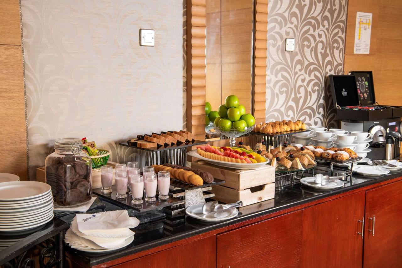 Radisson Blu Hotel, Riyadh Exterior photo A buffet at a hotel