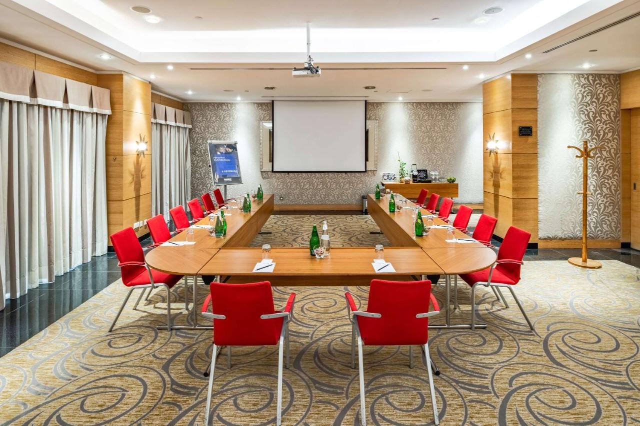 Radisson Blu Hotel, Riyadh Exterior photo Meeting room