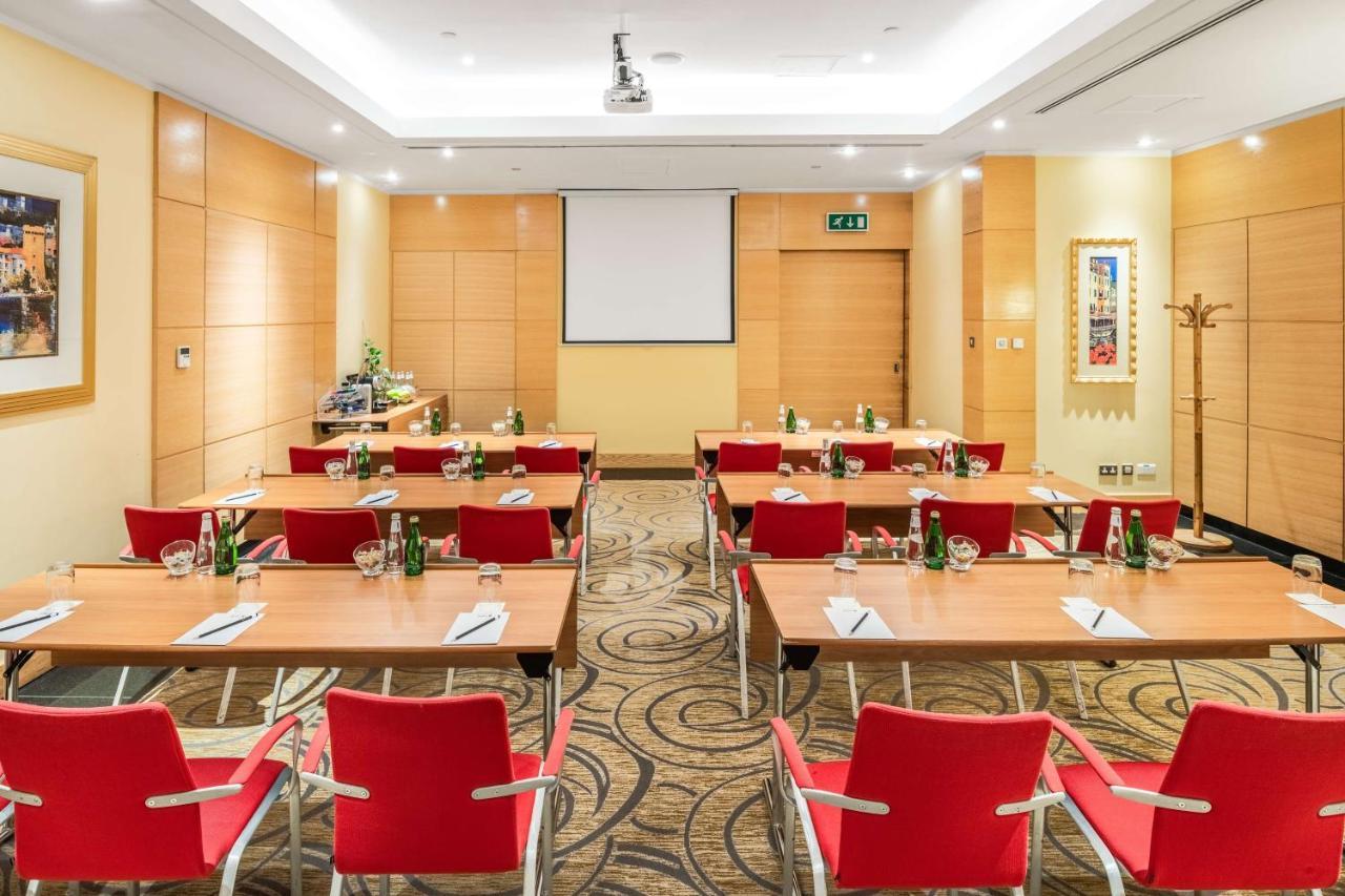 Radisson Blu Hotel, Riyadh Exterior photo Meeting room