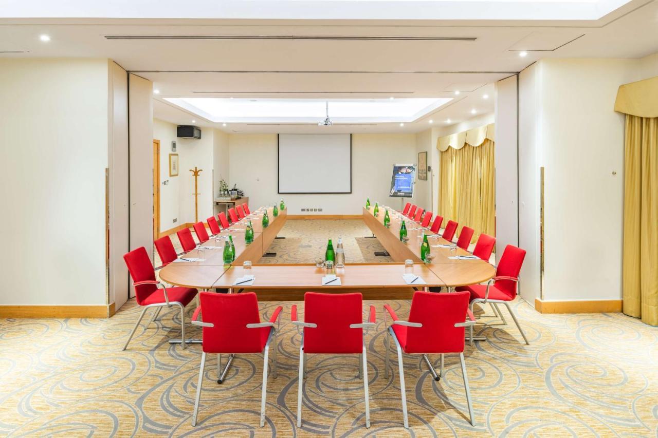 Radisson Blu Hotel, Riyadh Exterior photo Meeting room