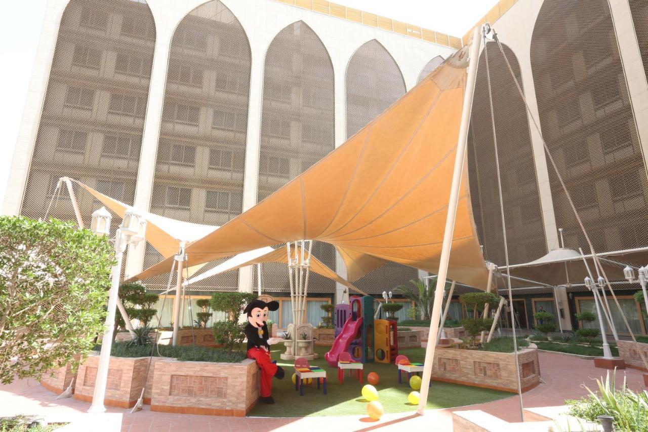 Radisson Blu Hotel, Riyadh Exterior photo The courtyard of the school