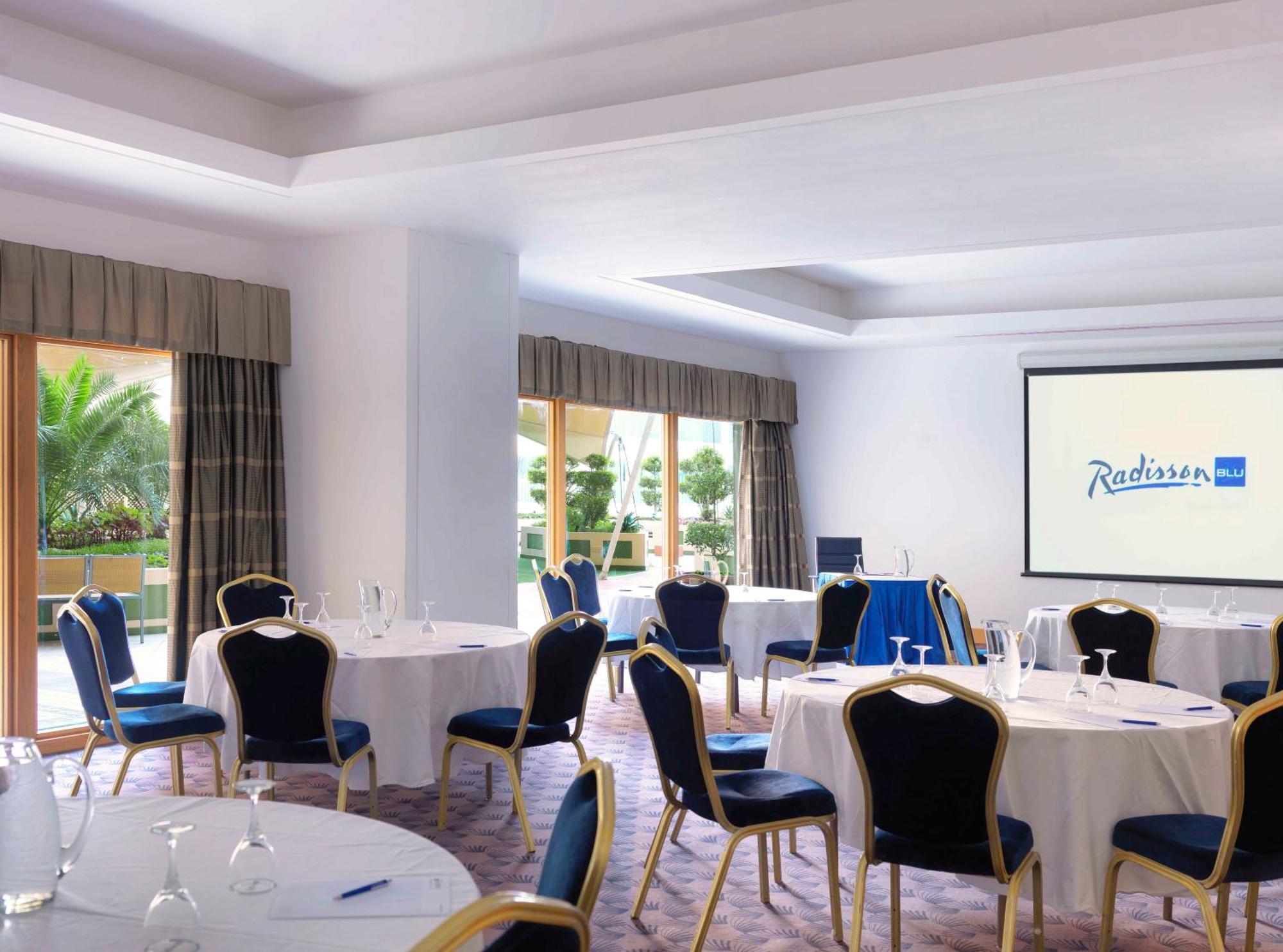 Radisson Blu Hotel, Riyadh Exterior photo Meeting room