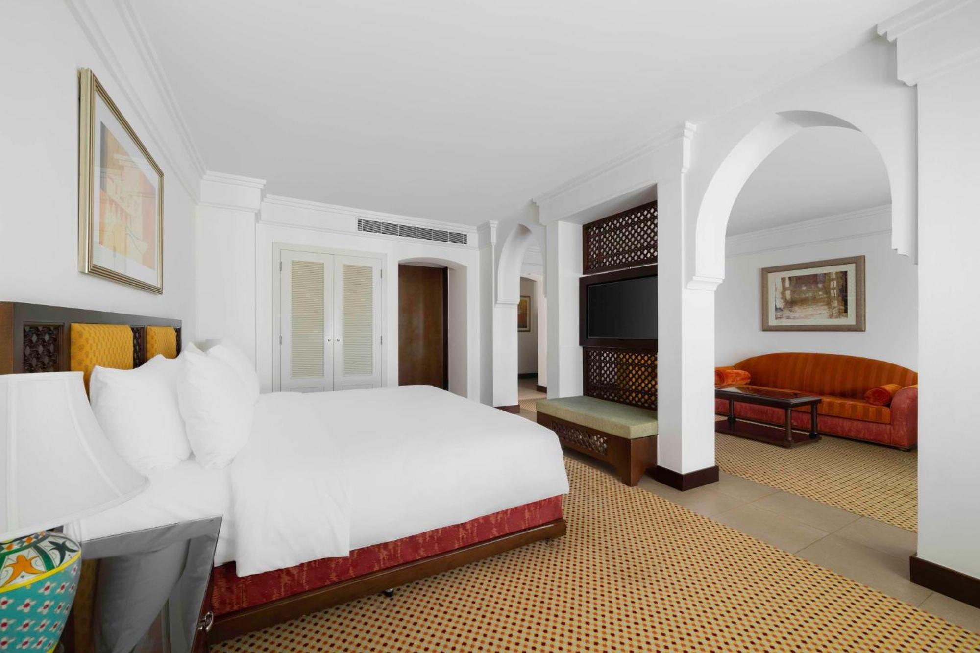 Radisson Blu Hotel, Riyadh Exterior photo A suite at the hotel