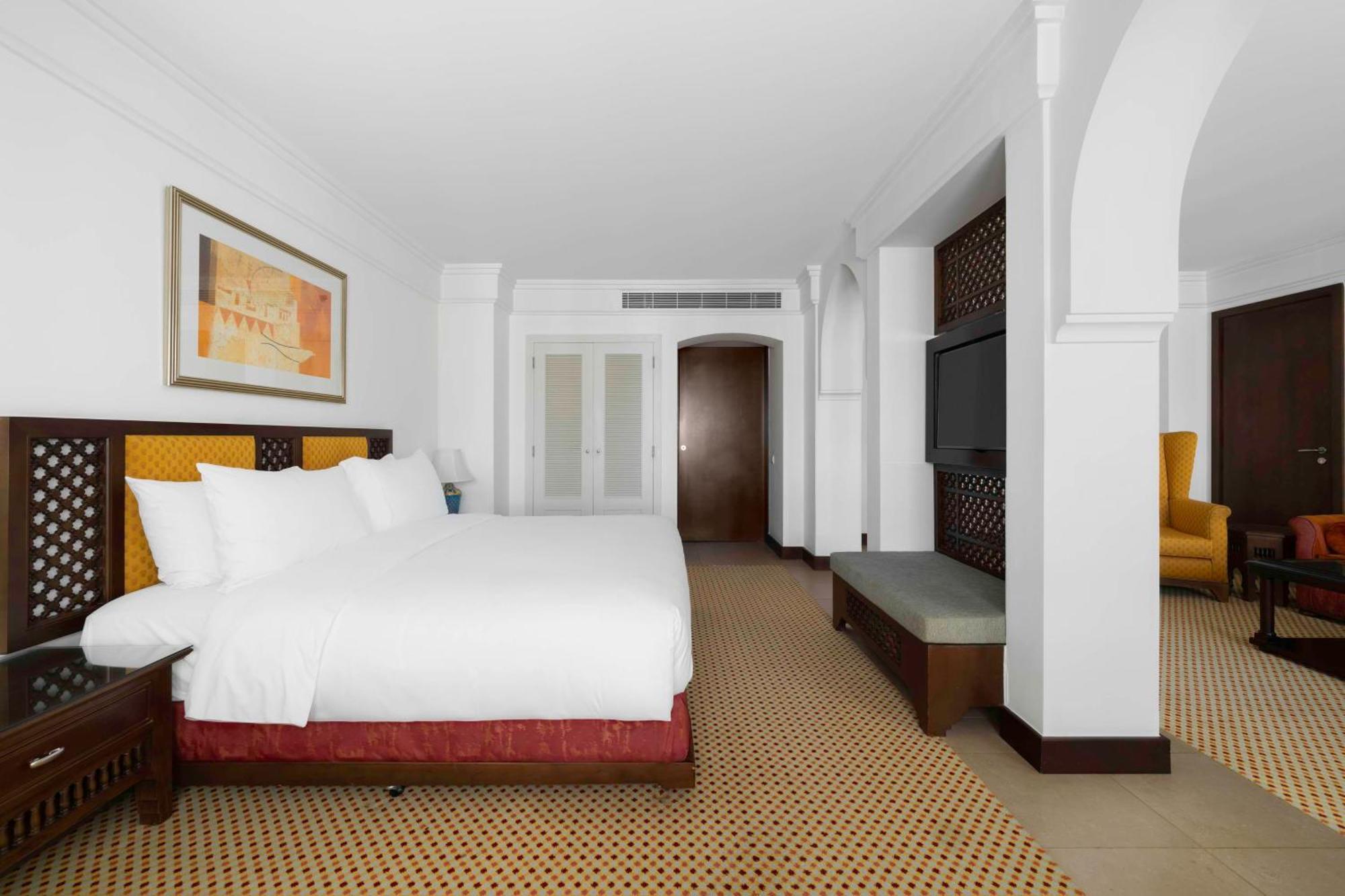Radisson Blu Hotel, Riyadh Exterior photo A suite at the hotel