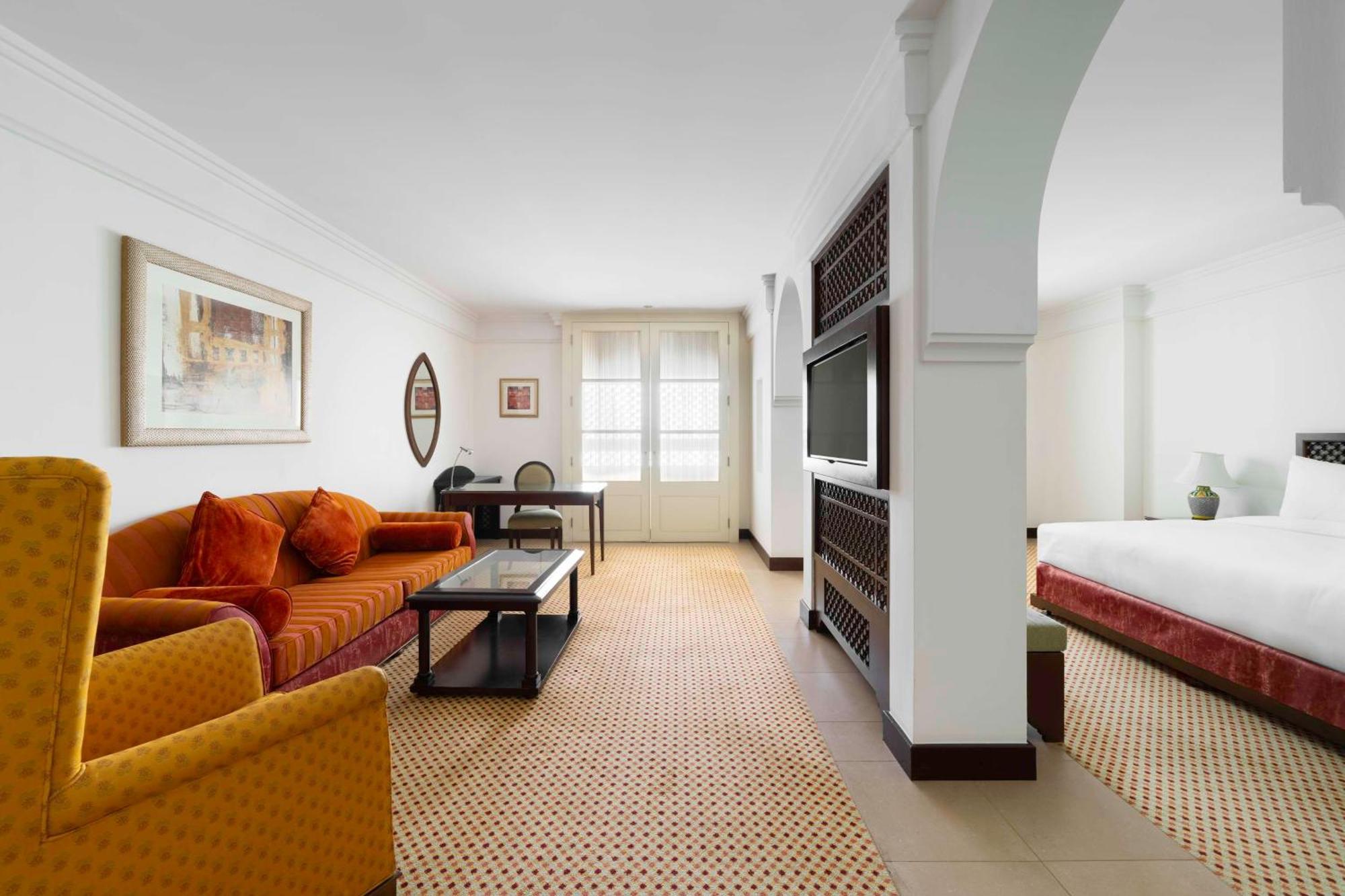 Radisson Blu Hotel, Riyadh Exterior photo A suite at the hotel