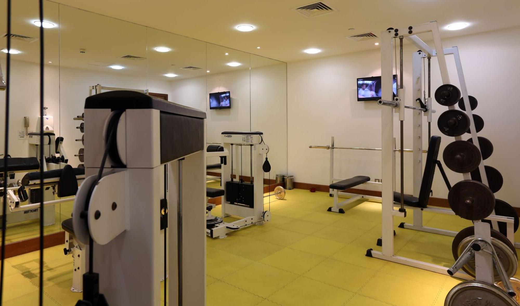 Radisson Blu Hotel, Riyadh Exterior photo A gym at the hotel